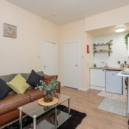 Cozy 1B Groundfloor - 8 Minute From City Centre Edimburgo Exterior foto