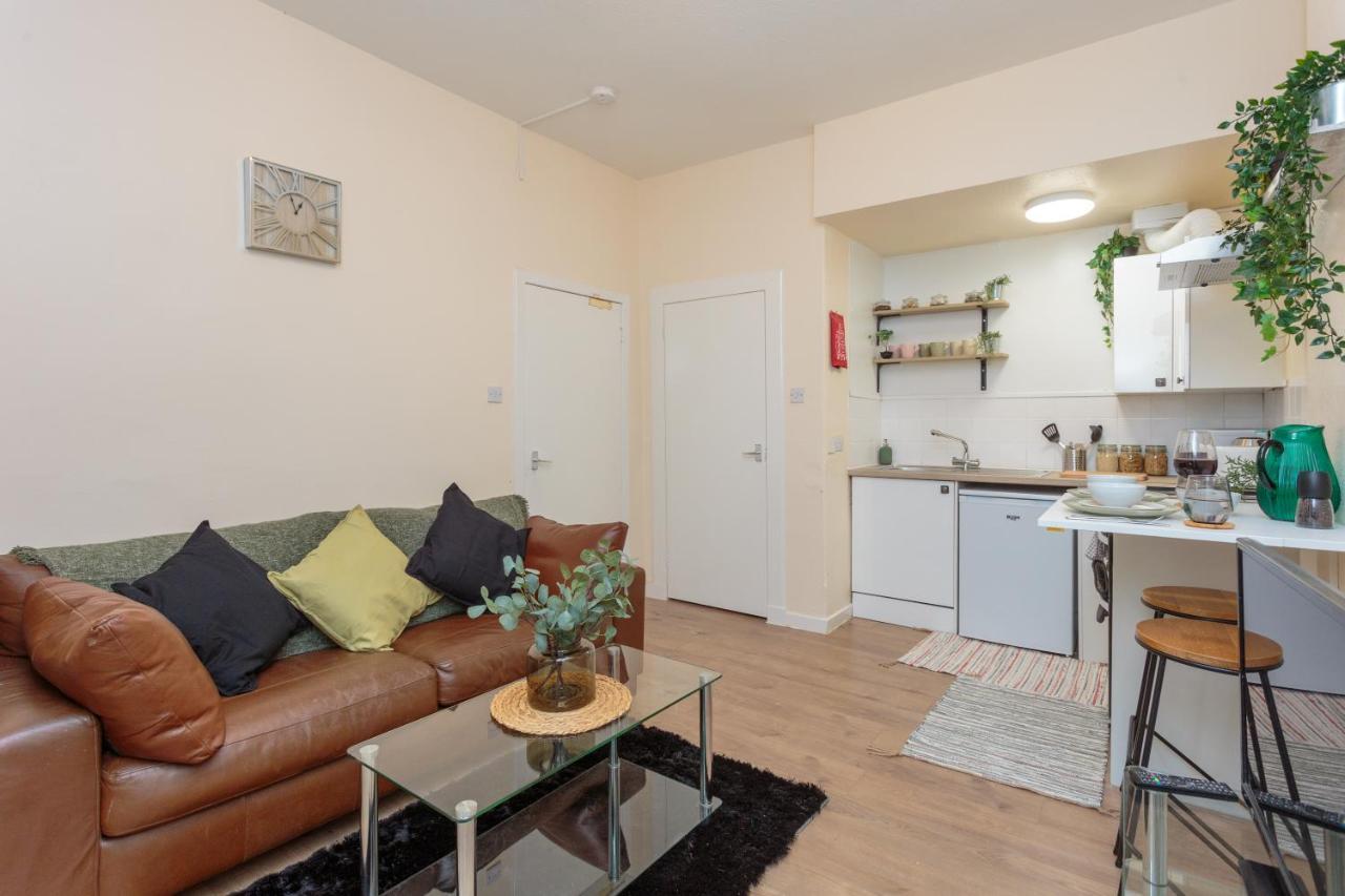 Cozy 1B Groundfloor - 8 Minute From City Centre Edimburgo Exterior foto