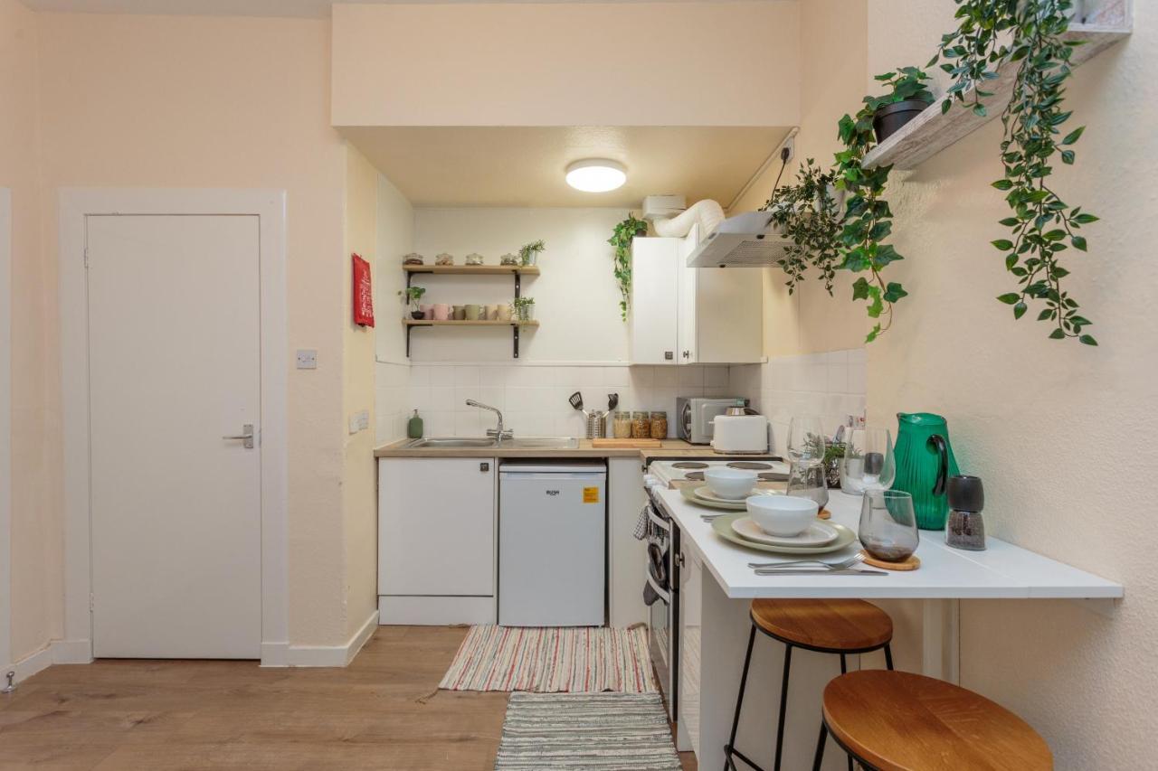 Cozy 1B Groundfloor - 8 Minute From City Centre Edimburgo Exterior foto